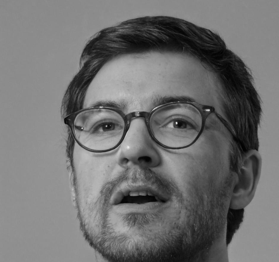 Retrato de Carlos Mendoza, especialista en automatización financiera